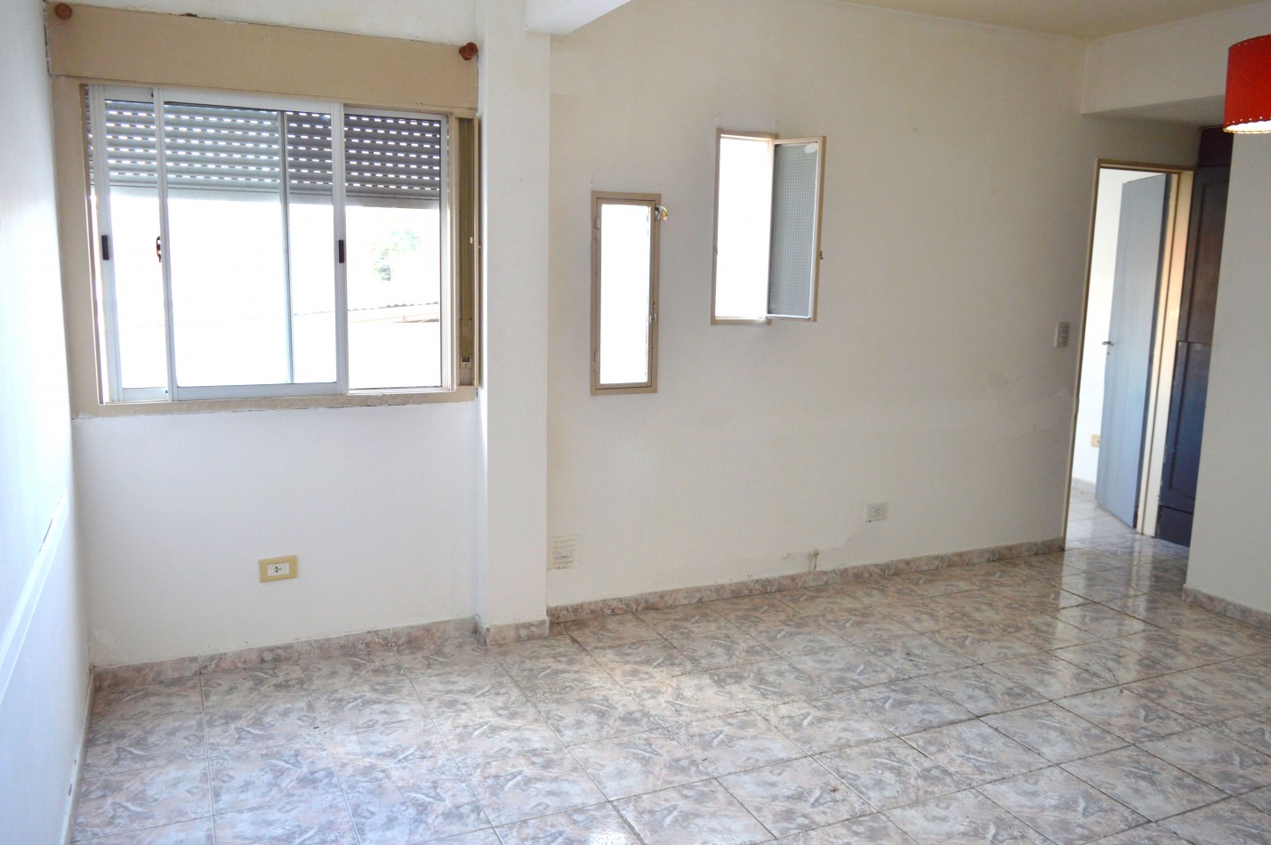 VENTA de departamento de 2 ambientes en Lomas del Mirador.