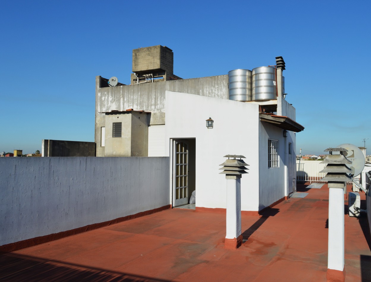 VENTA de departamento de 2 ambientes en Lomas del Mirador.