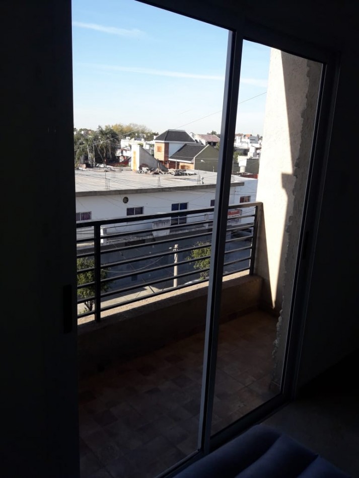 VENTA de departamento de mono ambiente en Lomas del mirador.