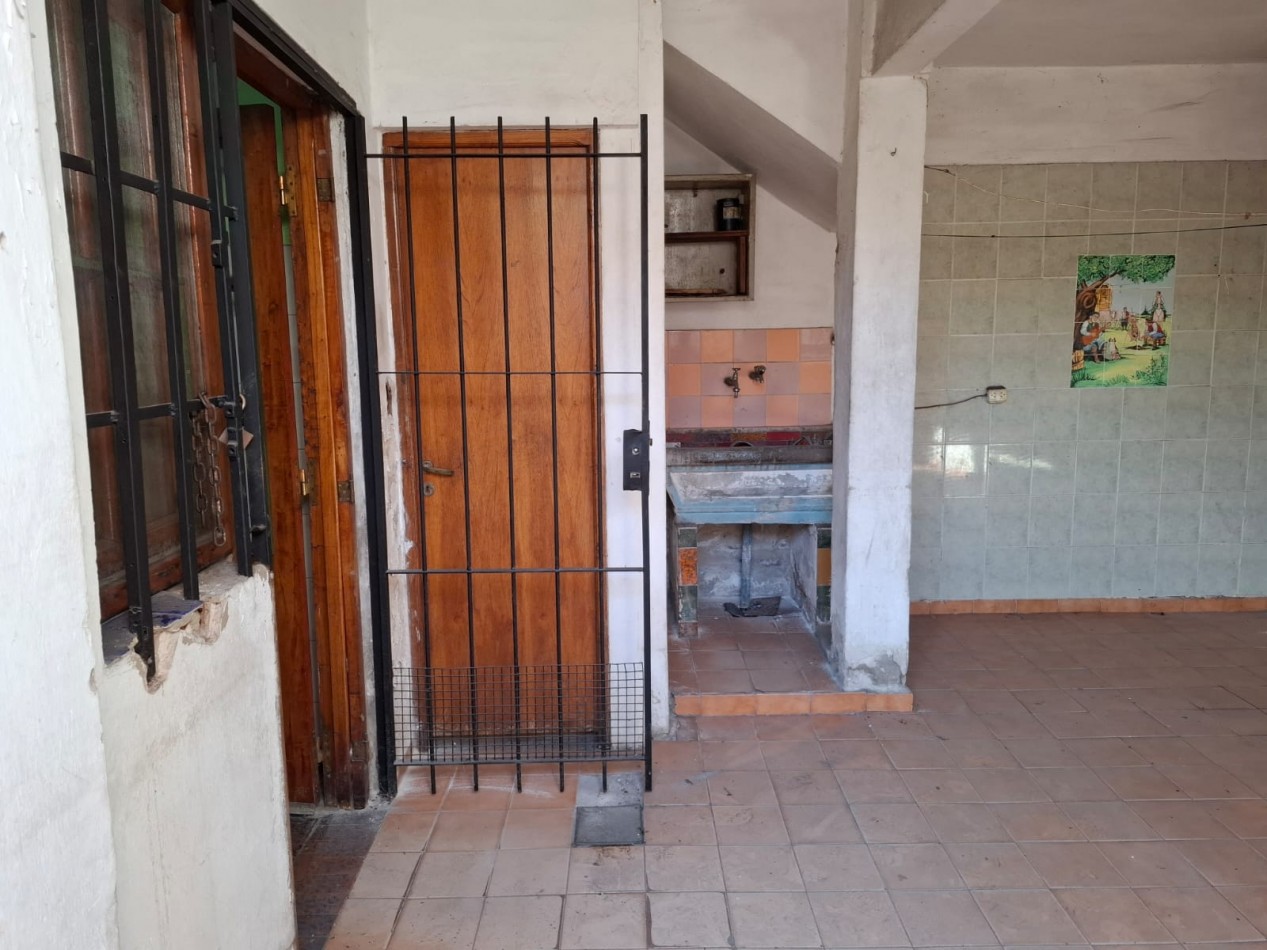 VENTA DE CASA DE 3 AMBIENTES y DEPARTAMENTO  EN ISIDRO CASANOVA