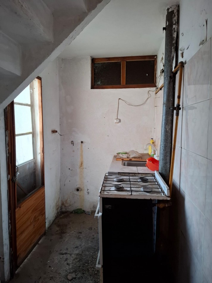 VENTA DE CASA DE 3 AMBIENTES y DEPARTAMENTO  EN ISIDRO CASANOVA