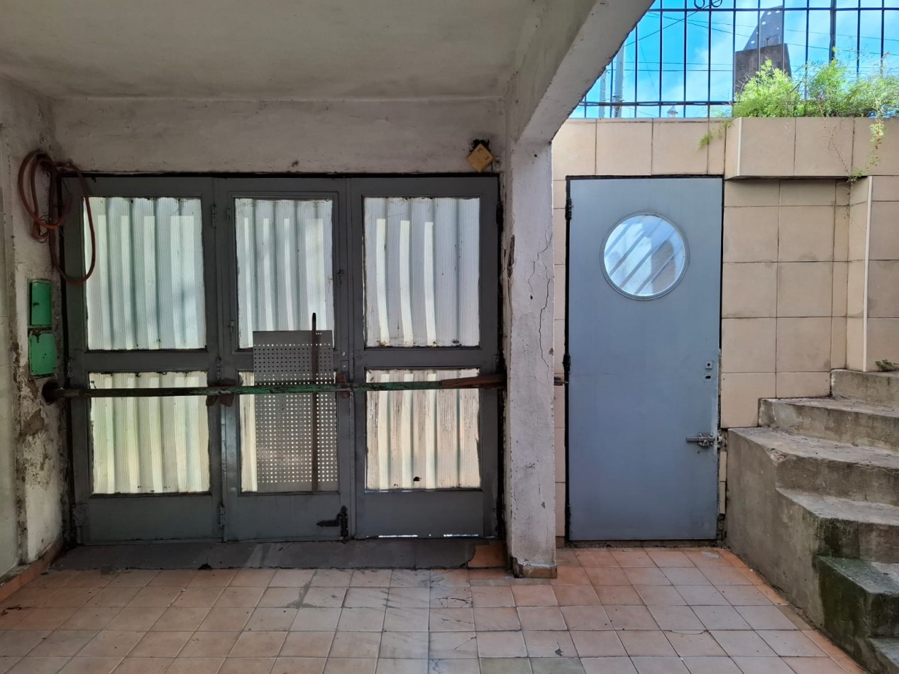 VENTA DE CASA DE 3 AMBIENTES y DEPARTAMENTO  EN ISIDRO CASANOVA