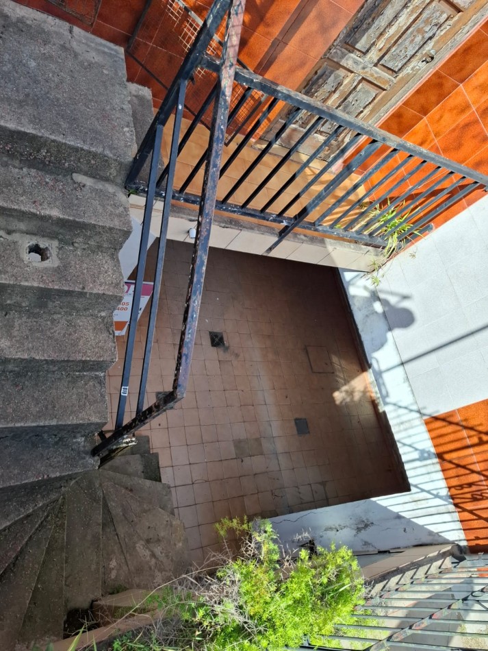 VENTA DE CASA DE 3 AMBIENTES y DEPARTAMENTO  EN ISIDRO CASANOVA