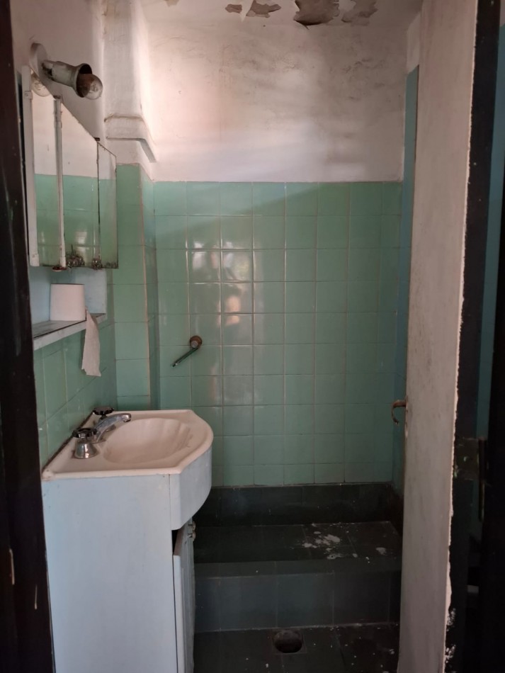 VENTA DE CASA DE 3 AMBIENTES y DEPARTAMENTO  EN ISIDRO CASANOVA