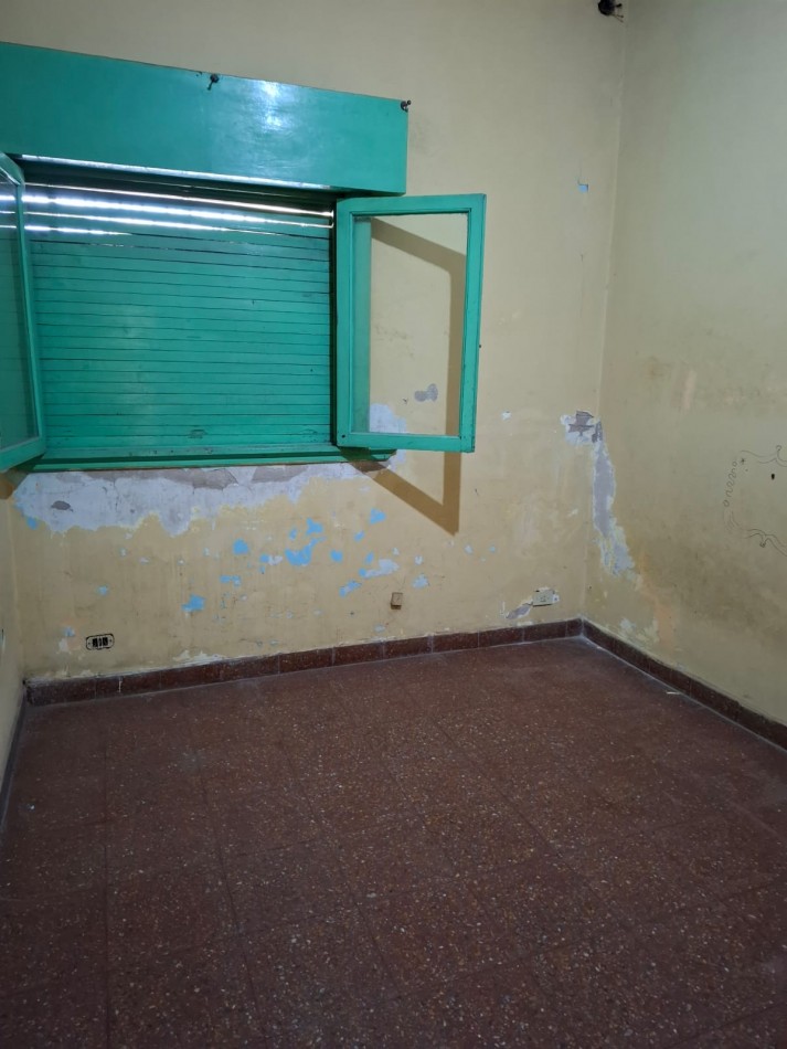 VENTA DE CASA DE 3 AMBIENTES y DEPARTAMENTO  EN ISIDRO CASANOVA