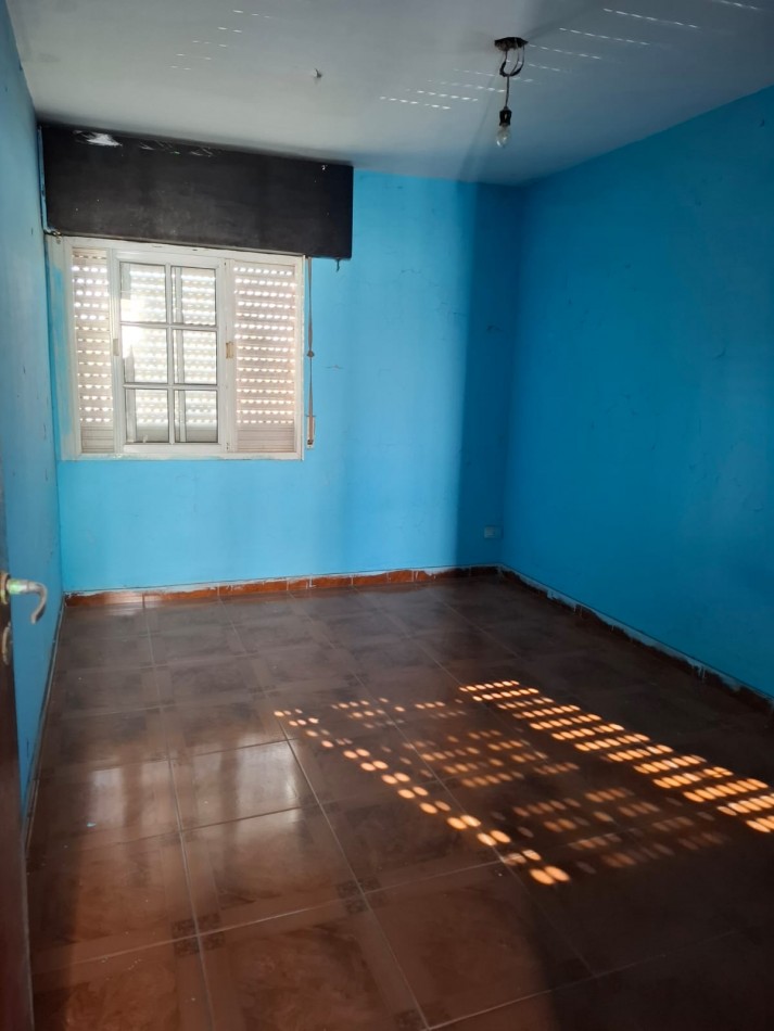 VENTA DE CASA DE 3 AMBIENTES y DEPARTAMENTO  EN ISIDRO CASANOVA