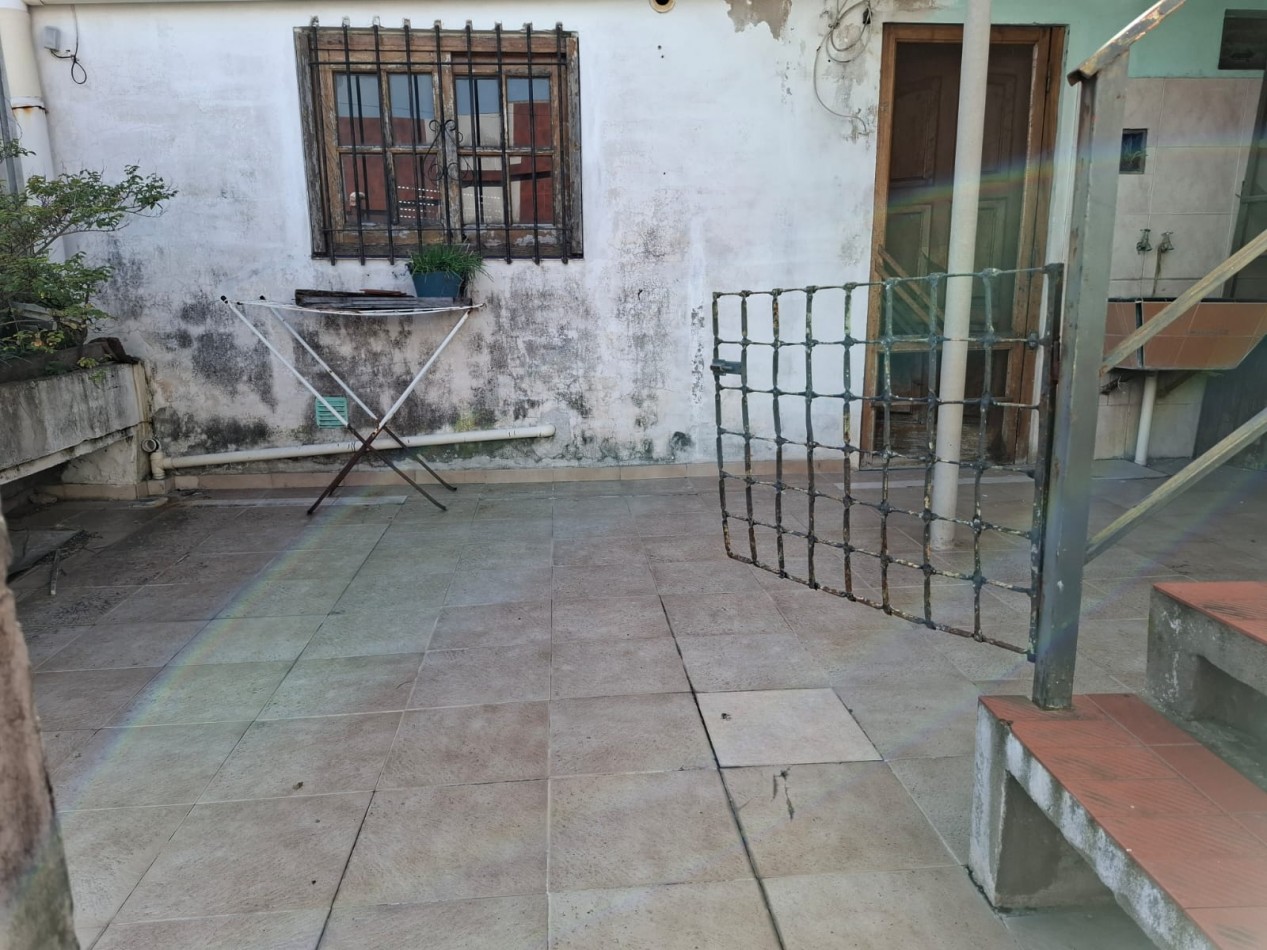 VENTA DE CASA DE 3 AMBIENTES y DEPARTAMENTO  EN ISIDRO CASANOVA