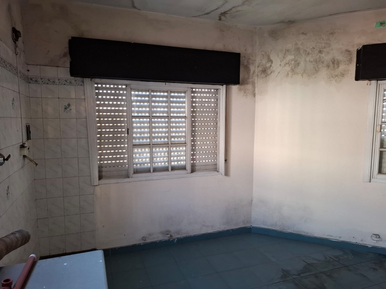 VENTA DE CASA DE 3 AMBIENTES y DEPARTAMENTO  EN ISIDRO CASANOVA