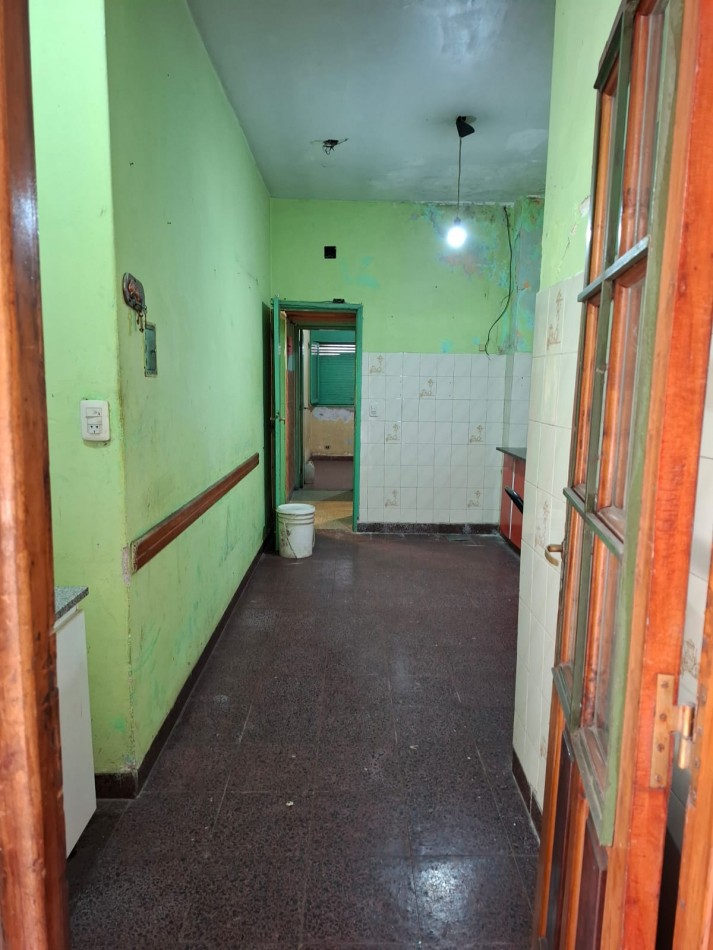 VENTA DE CASA DE 3 AMBIENTES y DEPARTAMENTO  EN ISIDRO CASANOVA