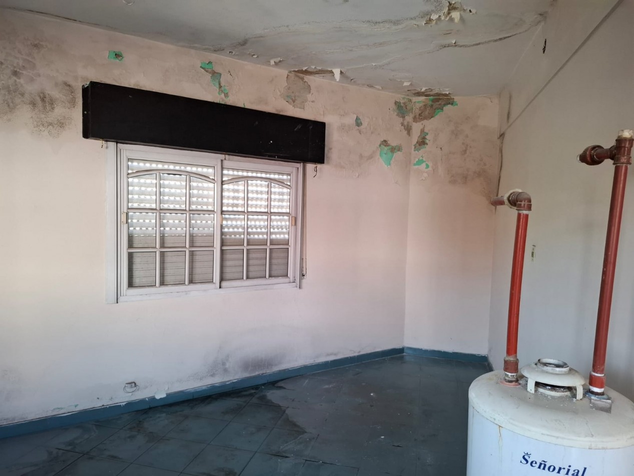 VENTA DE CASA DE 3 AMBIENTES y DEPARTAMENTO  EN ISIDRO CASANOVA