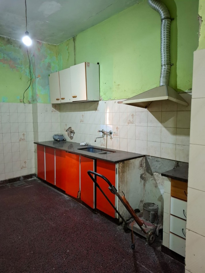 VENTA DE CASA DE 3 AMBIENTES y DEPARTAMENTO  EN ISIDRO CASANOVA