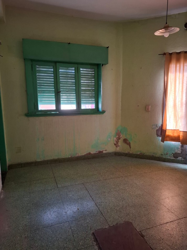 VENTA DE CASA DE 3 AMBIENTES y DEPARTAMENTO  EN ISIDRO CASANOVA