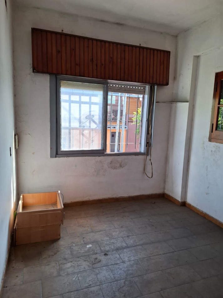 VENTA DE CASA DE 3 AMBIENTES y DEPARTAMENTO  EN ISIDRO CASANOVA