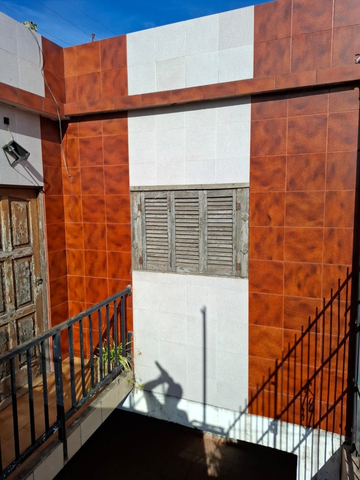 VENTA DE CASA DE 3 AMBIENTES y DEPARTAMENTO  EN ISIDRO CASANOVA