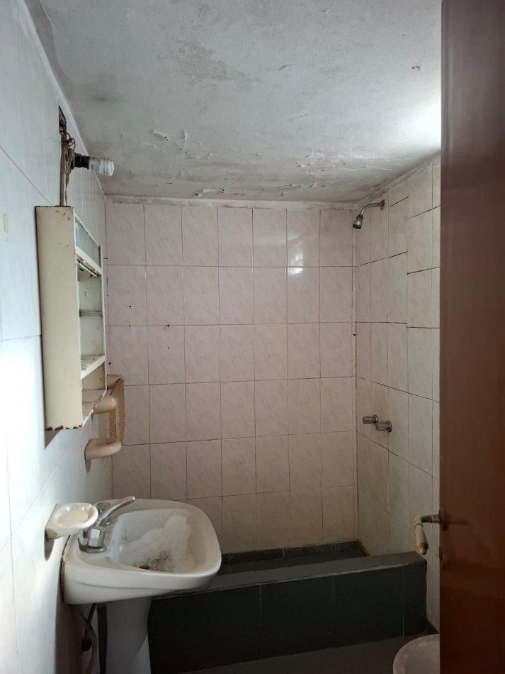 VENTA DE CASA DE 3 AMBIENTES y DEPARTAMENTO  EN ISIDRO CASANOVA