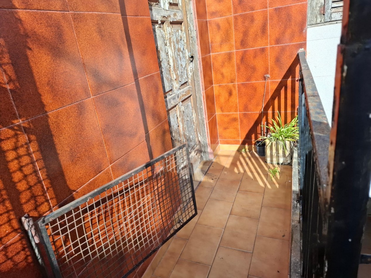 VENTA DE CASA DE 3 AMBIENTES y DEPARTAMENTO  EN ISIDRO CASANOVA