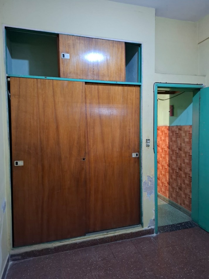 VENTA DE CASA DE 3 AMBIENTES y DEPARTAMENTO  EN ISIDRO CASANOVA