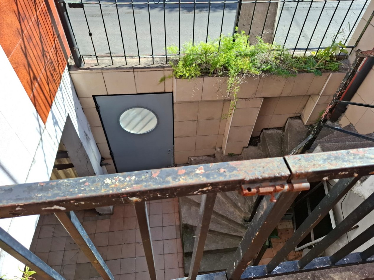 VENTA DE CASA DE 3 AMBIENTES y DEPARTAMENTO  EN ISIDRO CASANOVA