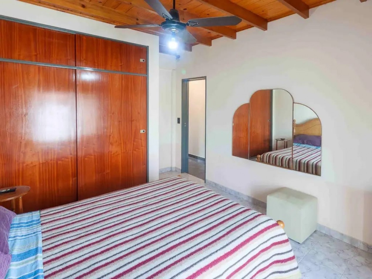 CASA/ PH DE 4 AMBIENTES CON COCHERA CUBIERTA Y PATIO EN VILLA BALLESTER