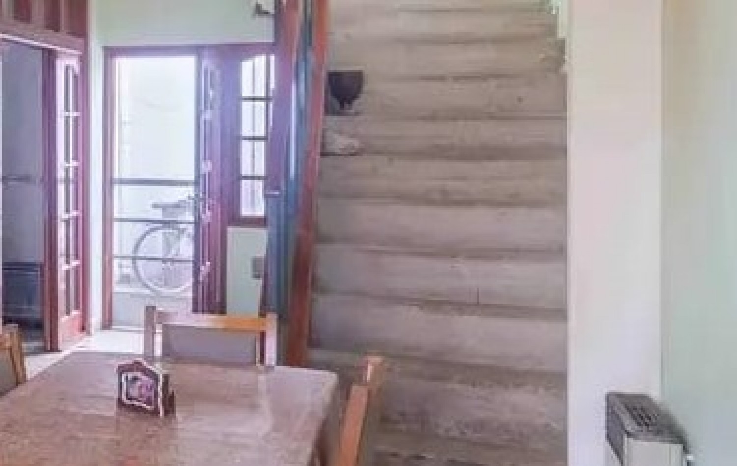 CASA/ PH DE 4 AMBIENTES CON COCHERA CUBIERTA Y PATIO EN VILLA BALLESTER