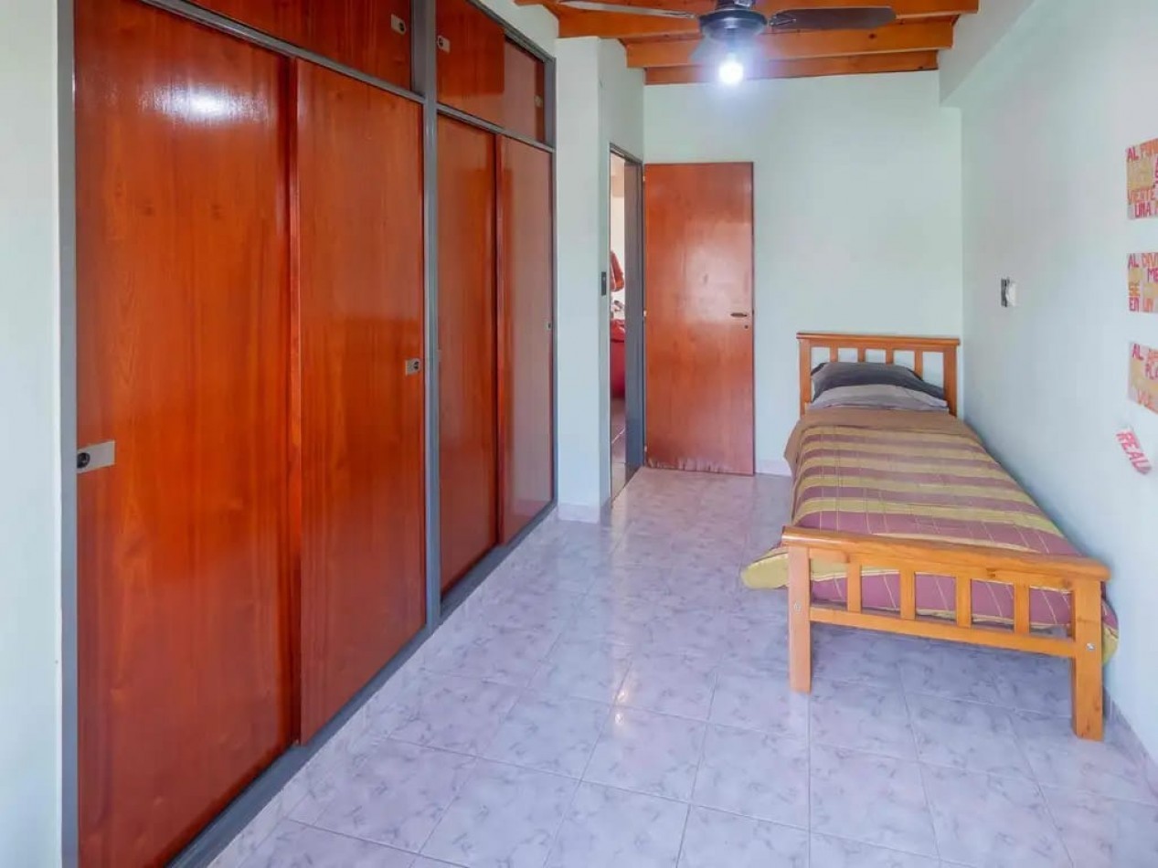 CASA/ PH DE 4 AMBIENTES CON COCHERA CUBIERTA Y PATIO EN VILLA BALLESTER