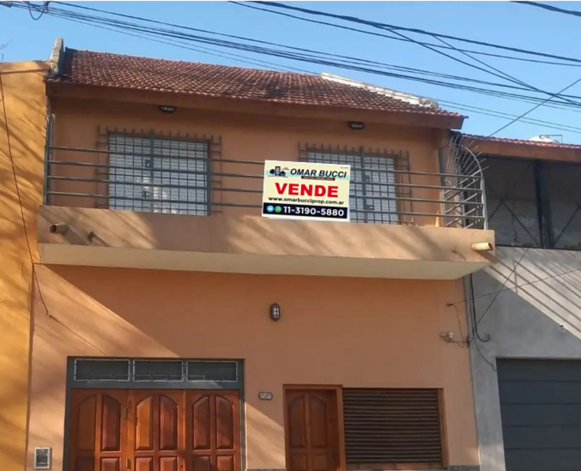 CASA/ PH DE 4 AMBIENTES CON COCHERA CUBIERTA Y PATIO EN VILLA BALLESTER