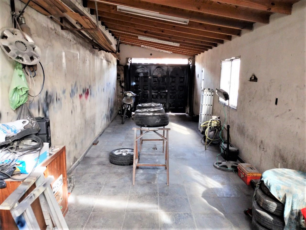 Casa sobre lote propio a REFACCIONAR en Isidro Casanova