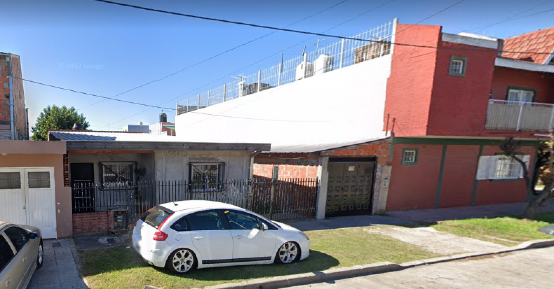 Casa sobre lote propio a REFACCIONAR en Isidro Casanova