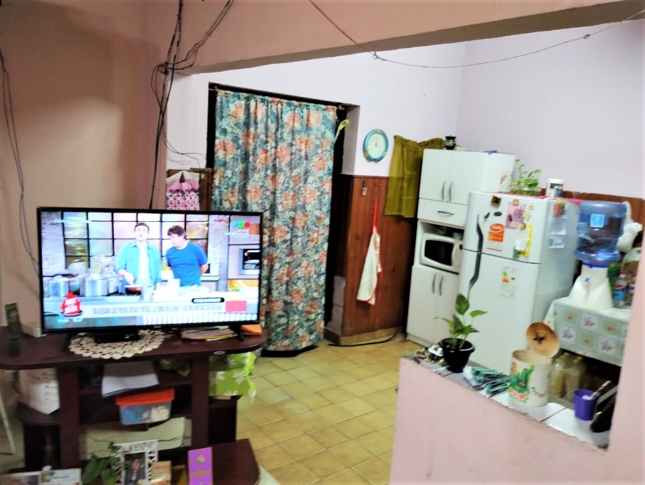 Casa sobre lote propio a REFACCIONAR en Isidro Casanova