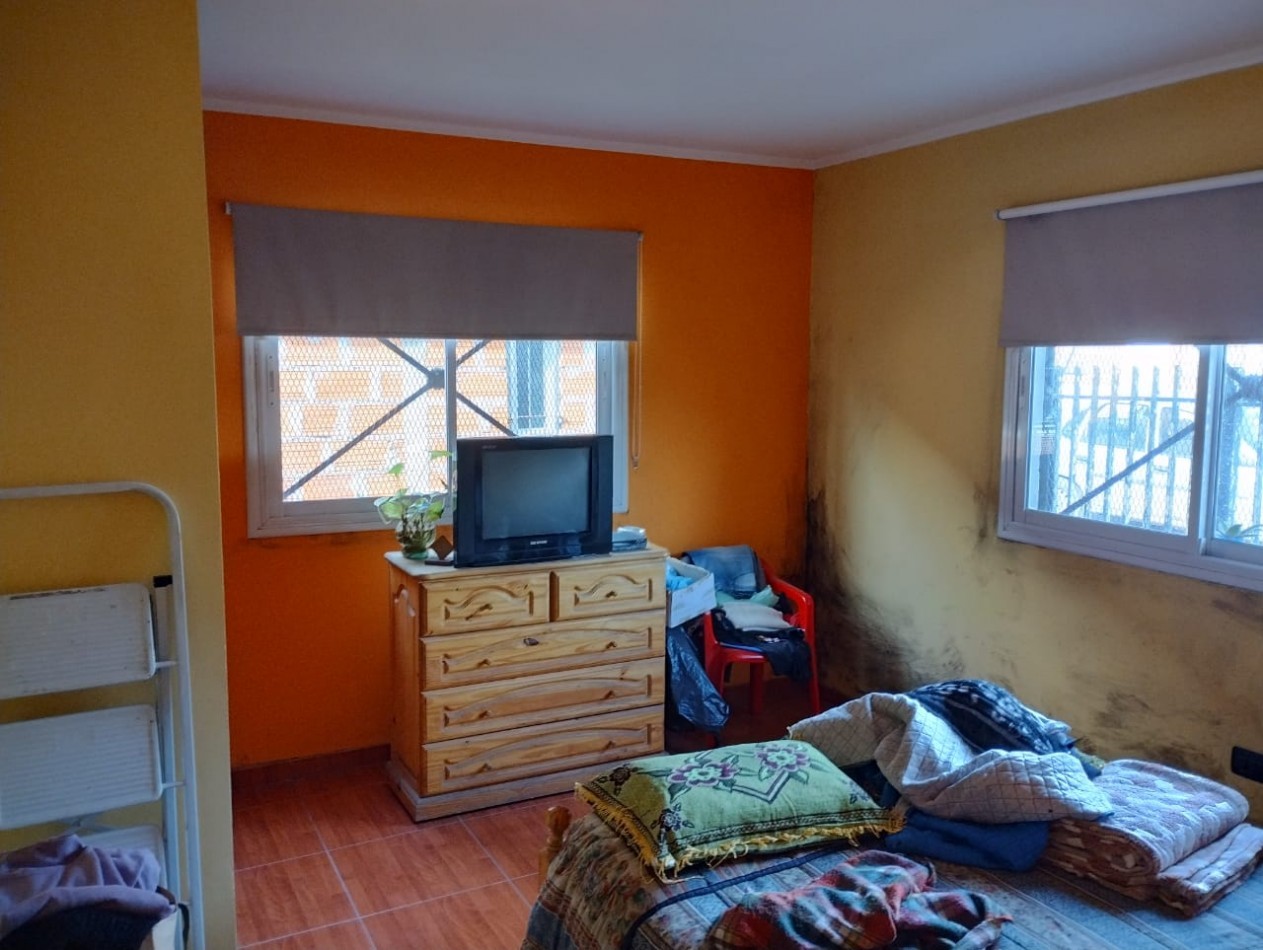 Casa sobre lote propio a REFACCIONAR en Isidro Casanova