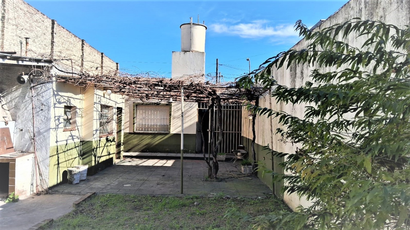 VENTA DE Casa DE 3 AMBIENTES en Villa Luzuriaga