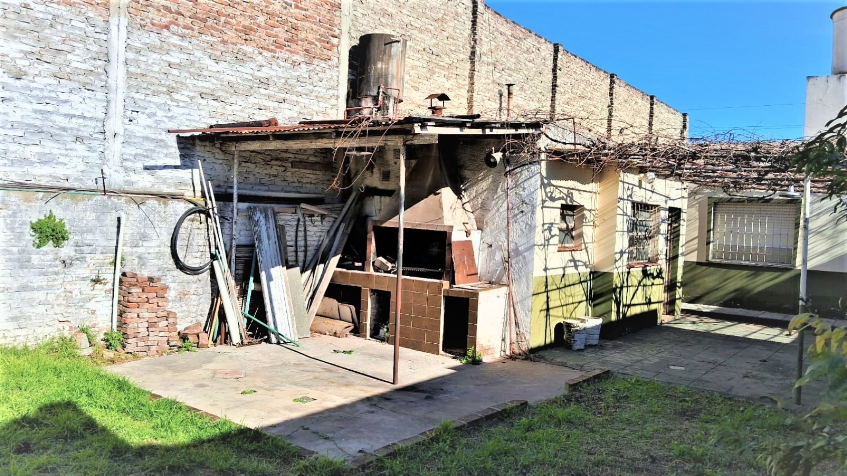 VENTA DE Casa DE 3 AMBIENTES en Villa Luzuriaga