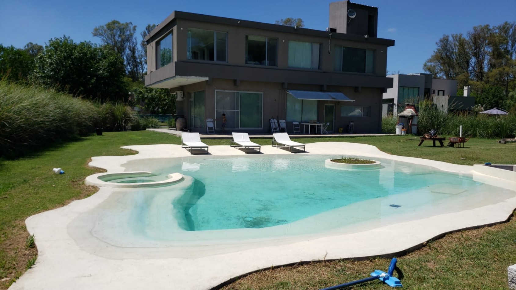 VENTA DE CASA DE 5 AMBIENTES BO CERRADO EN GENERAL RODRIGUEZ