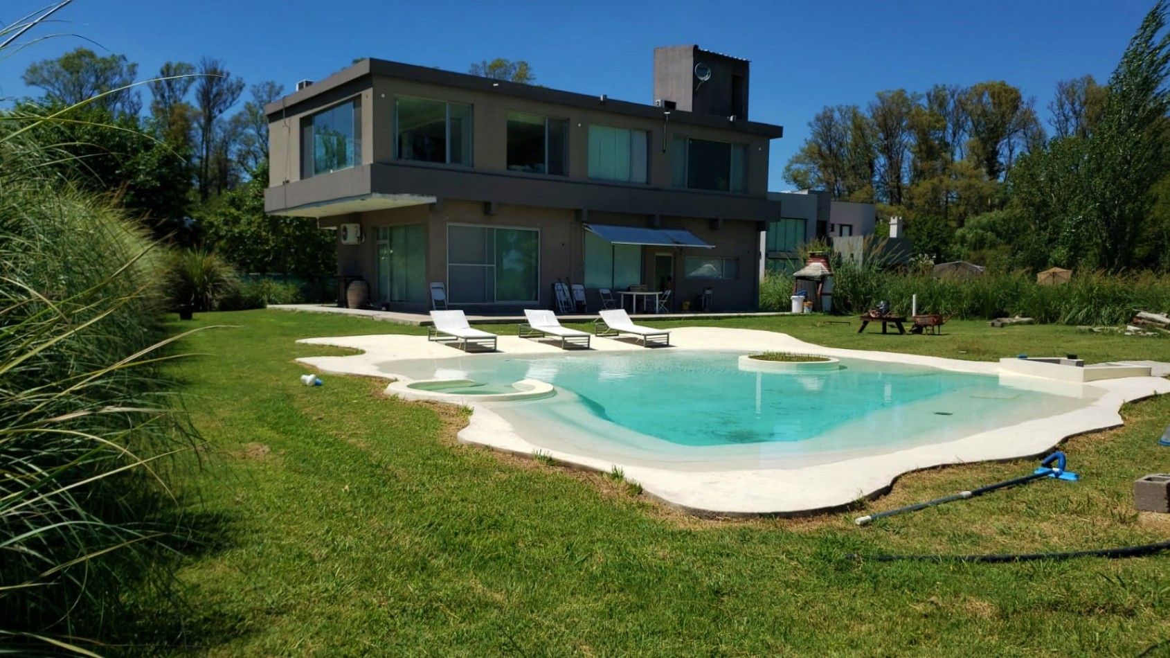 VENTA DE CASA DE 5 AMBIENTES BO CERRADO EN GENERAL RODRIGUEZ