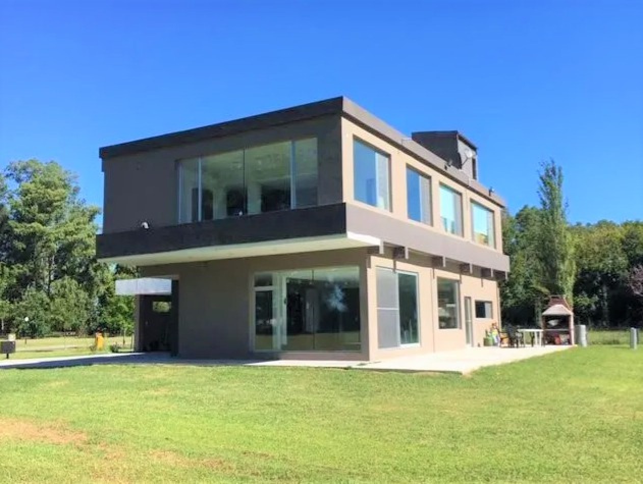 VENTA DE CASA DE 5 AMBIENTES BO CERRADO EN GENERAL RODRIGUEZ