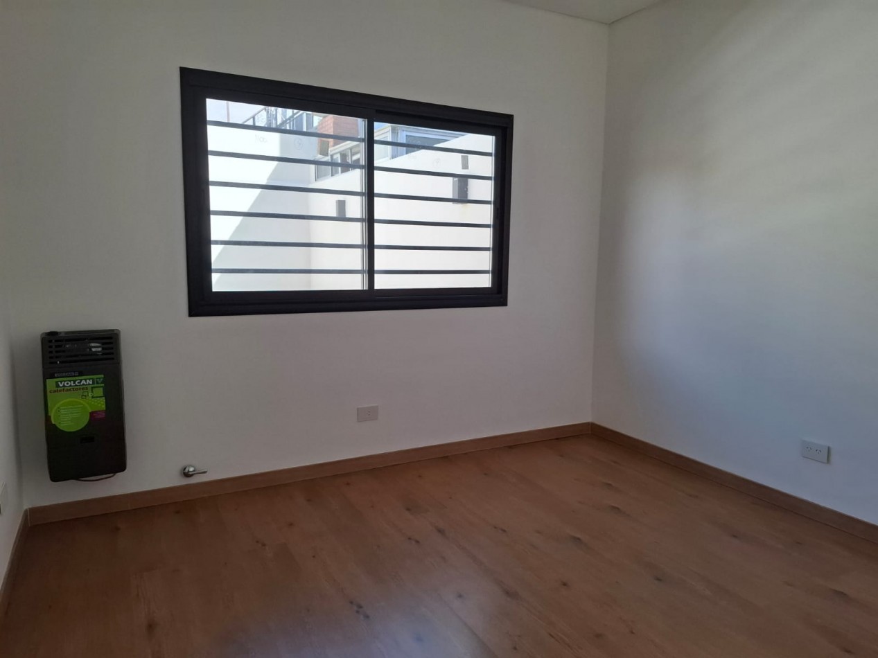 VENTA DE CASA DE 4 AMBIENTES a ESTRENAR EN MORON