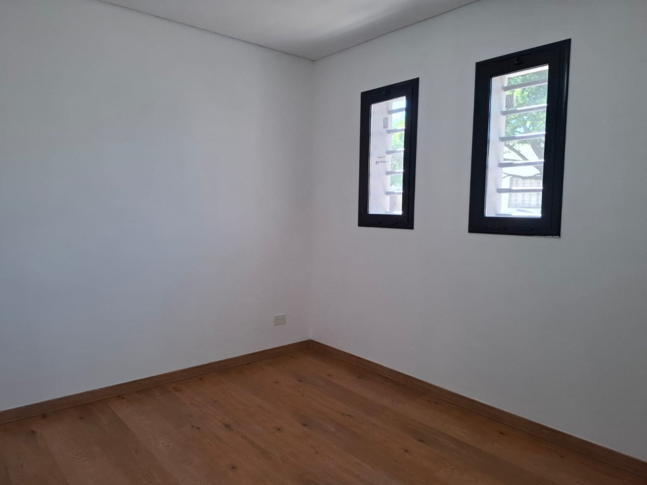 VENTA DE CASA DE 4 AMBIENTES a ESTRENAR EN MORON