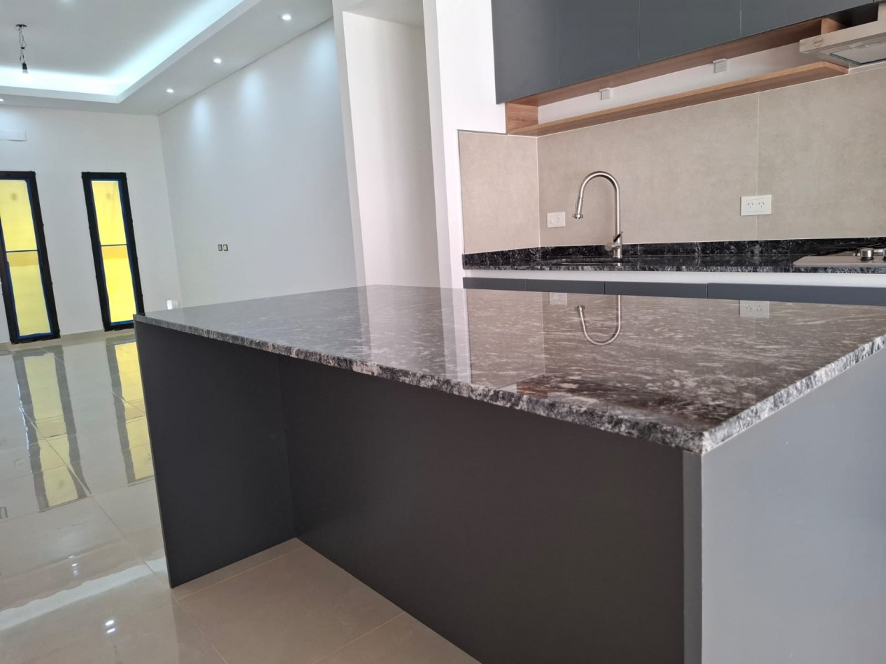 VENTA DE CASA DE 4 AMBIENTES a ESTRENAR EN MORON