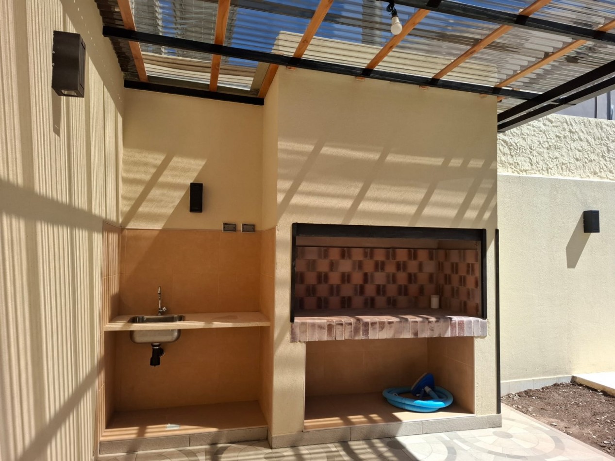 VENTA DE CASA DE 4 AMBIENTES a ESTRENAR EN MORON