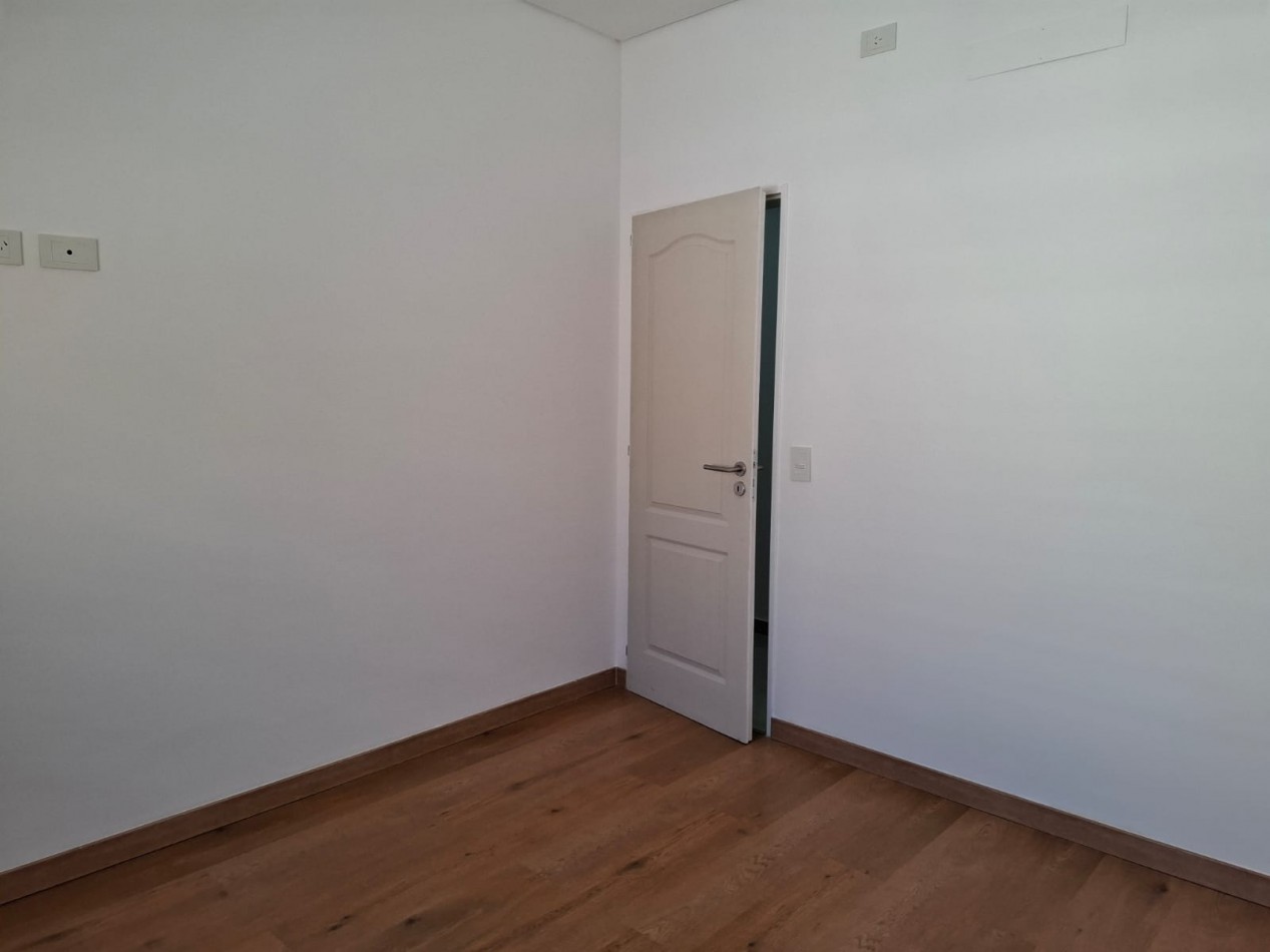 VENTA DE CASA DE 4 AMBIENTES a ESTRENAR EN MORON