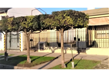 VENTA DE Casa DE 3 AMBIENTES en Villa Luzuriaga